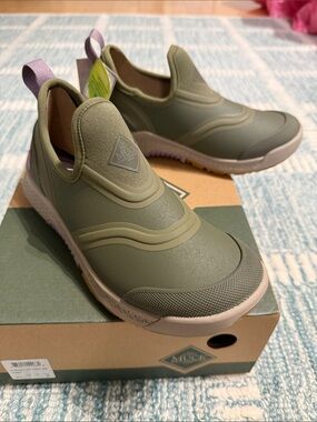 Muck boots outscape size 5 NWT